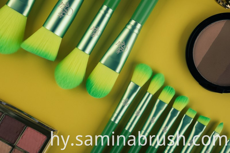 Makeup Brush 1340 Details
